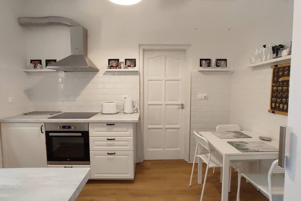 Flora House 3 Minutes From Lake Balaton Keszthely Exterior foto
